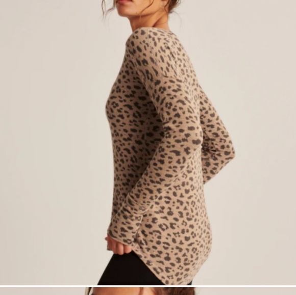 Abercrombie CozyAF Tee - Picture 3 of 6